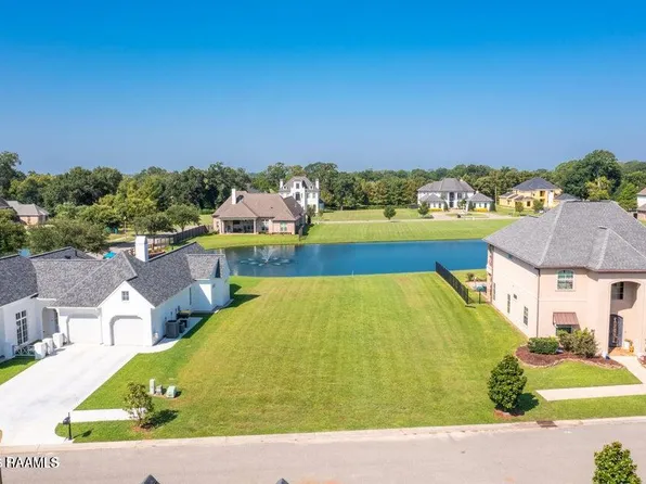 219 Bridgewater Pl, Breaux Bridge, LA 70517