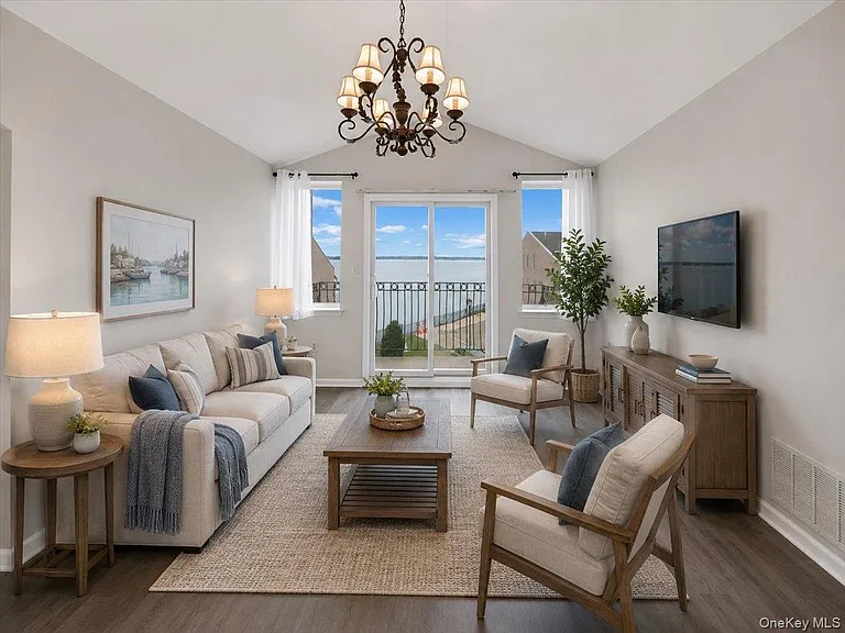 1424 Outlook Ave #3 — Photo 3