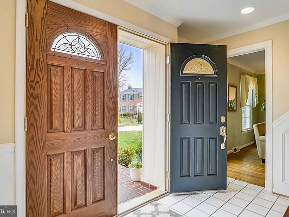 3rd image of 1919 Saybrook Ct