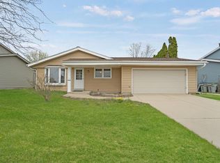 8022 W Glenbrook Rd, Milwaukee, WI 53223