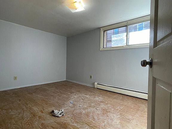 4th image of 190 Garfield Ave Floor 1