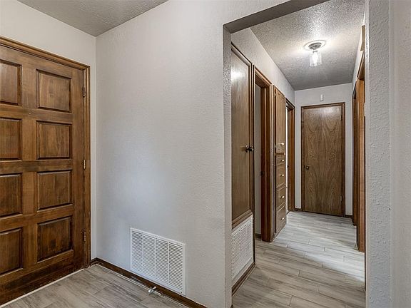 5th image of 1058 Mulbury Mansion