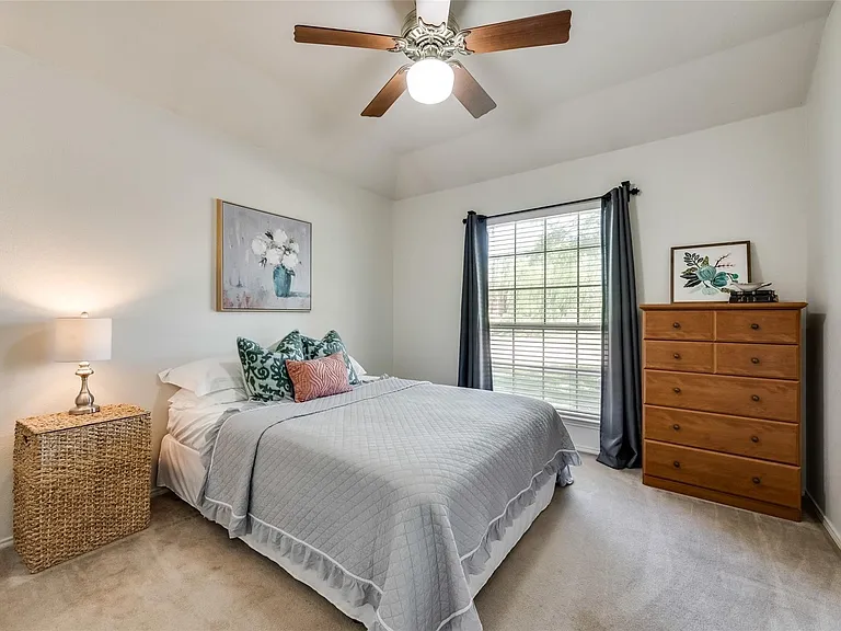 808 Amber Ct — Photo 17