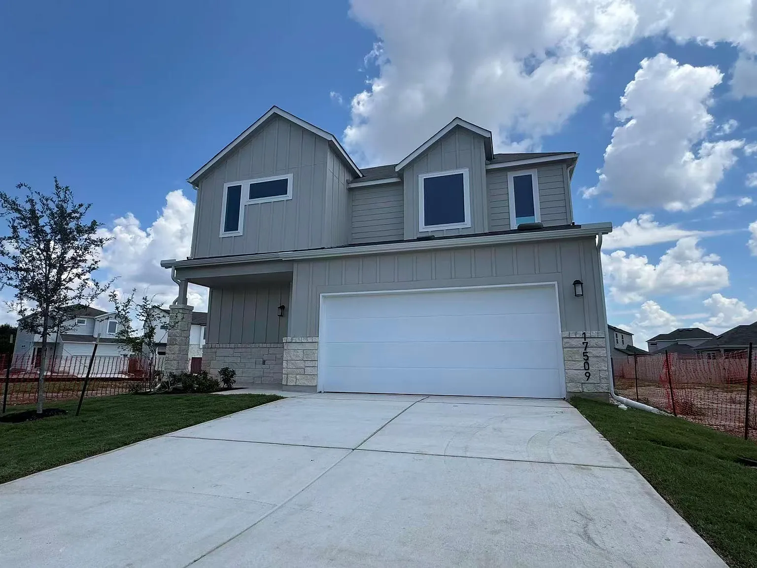 3 bed, 2.5 bath, 1862 sqft, $2,200 — Photo 2