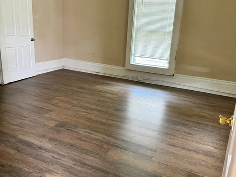 2504 Avenue H — Photo 8