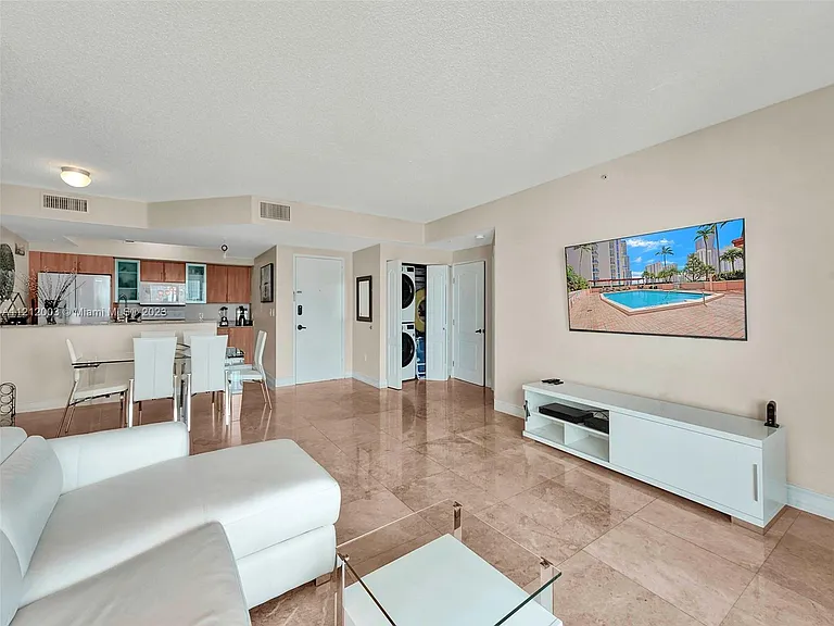 17555 Atlantic Blvd #806 — Photo 5