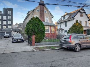 720 E 35th St, Brooklyn, NY 11210