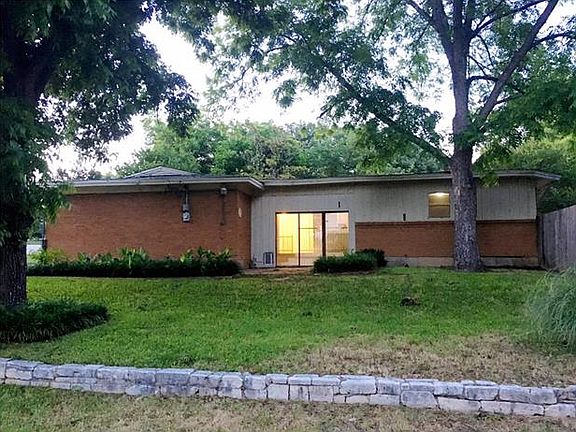 3rd image of 6900 Park Place Dr