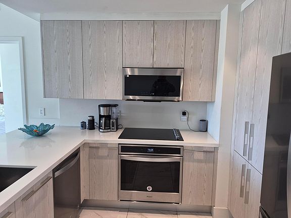 4th image of 2000 Metropica Way #507