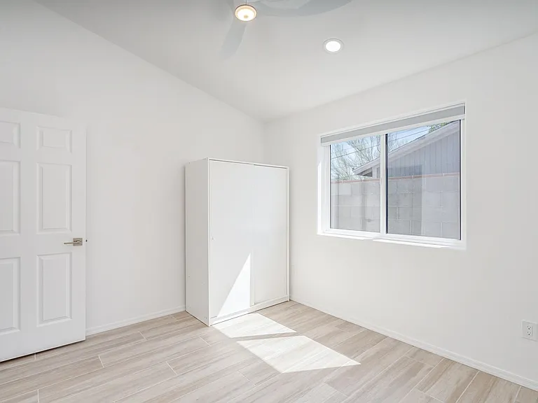 1120 E Waverly St #2 — Photo 25