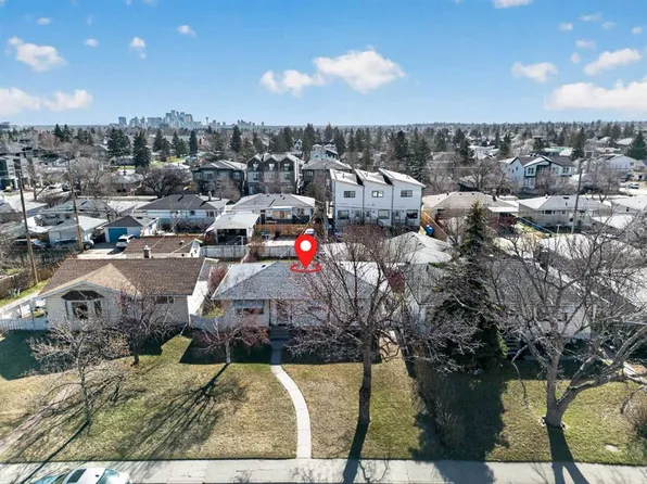 2416 W 38th St SW, Calgary, AB T3E 3E5