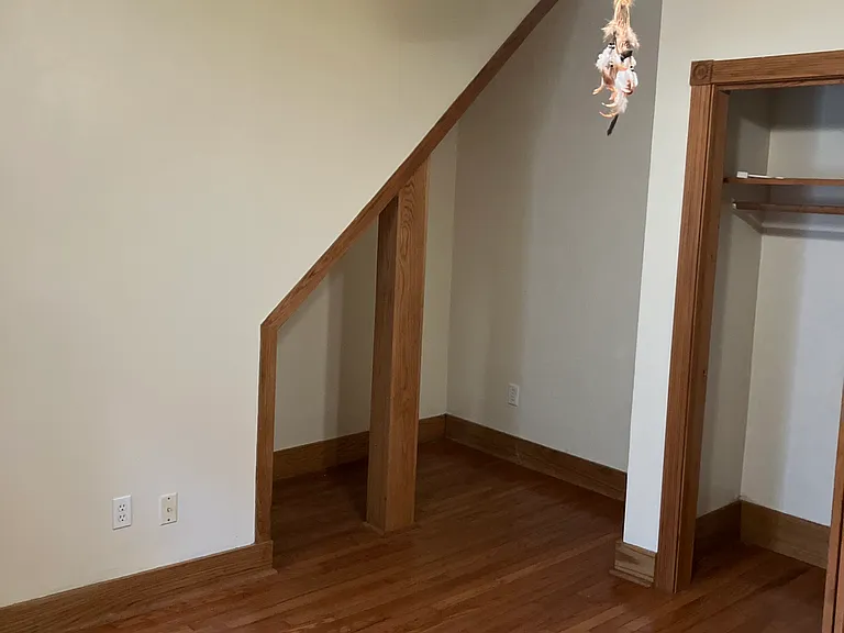 543 W Middle St — Photo 7