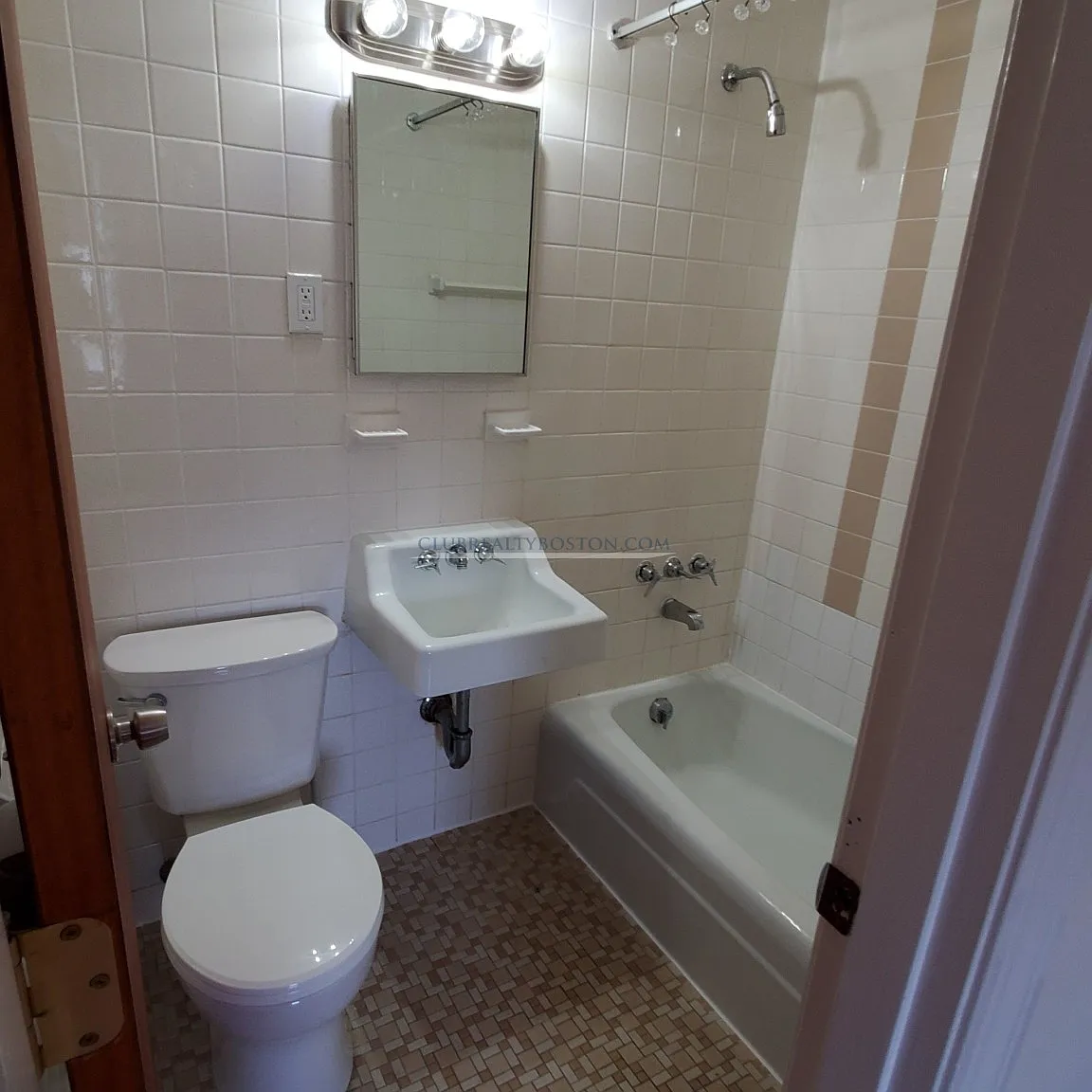 1 bed, 1.0 bath, $2,000 — Photo 1