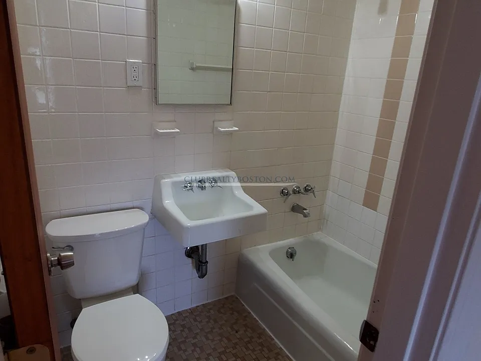 172 Beacon St #22