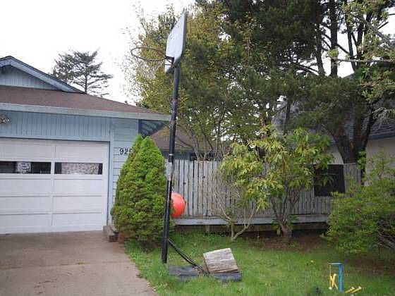 1st image of 925 NE Douglas St
