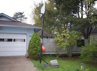 925 NE Douglas St, Newport, OR