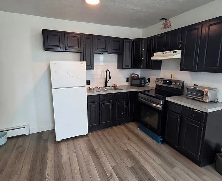 681 Providence St — Photo 2