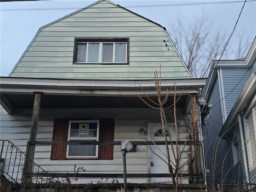 830 Frank St photo 1