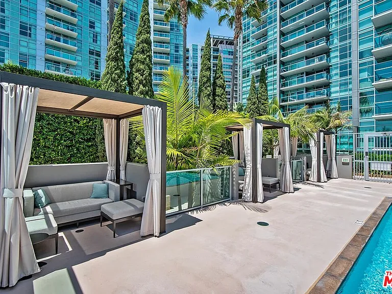 13650 Marina Pointe Dr #1706 — Photo 34