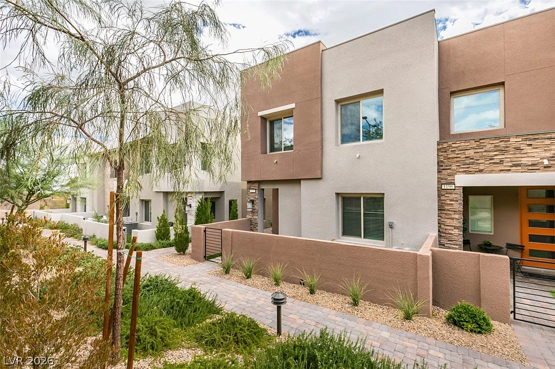4 bed, 3.0 bath, 1966 sqft, $3,555 — Photo 3