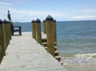 346 Riverside Dr, Deltaville, VA 23043