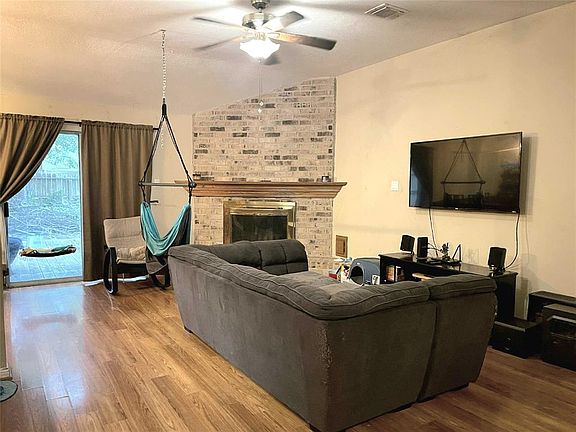4th image of 427 Woodrail Drive