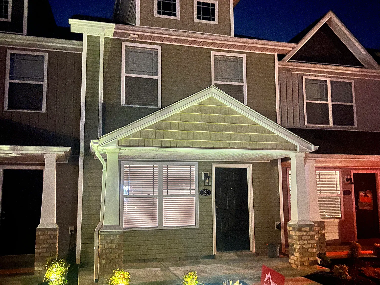 2 bed, 2.5 bath, 1300 sqft, $1,350 — Photo 3