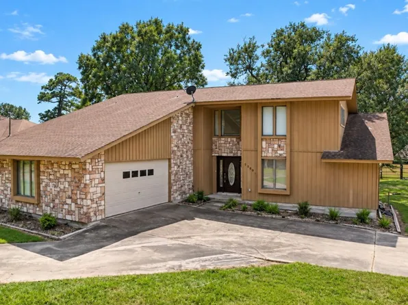 8040 Woodland Trl, Orange, TX 77630