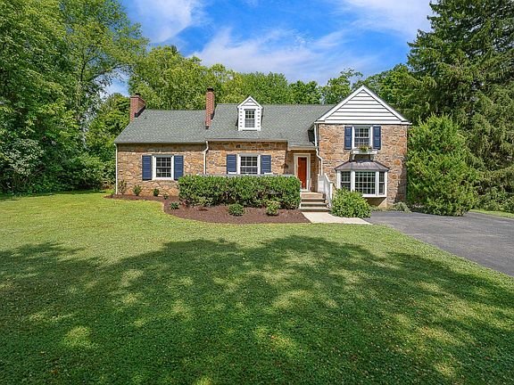2nd image of 213 N Fairfield Rd