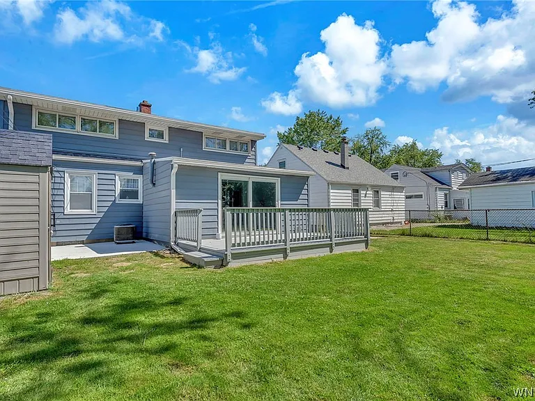 206 Wrexham Ct N — Photo 41