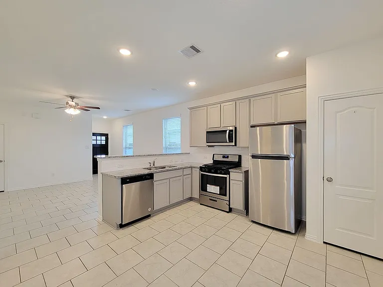 31351 Horseshoe Meadow Bend Ln — Photo 7