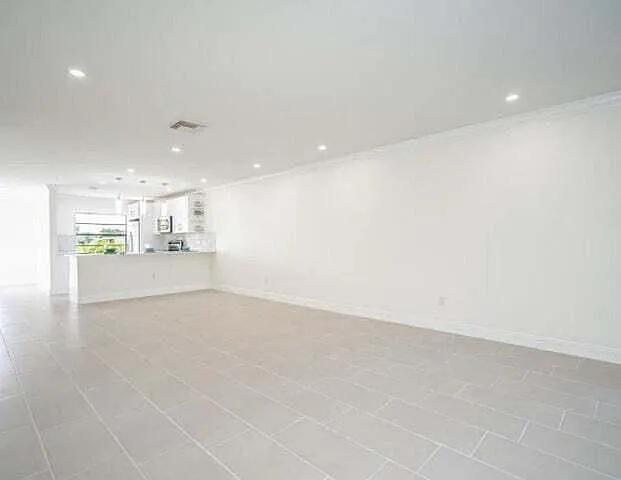 9284 Vista Del Lago #34F — Photo 10