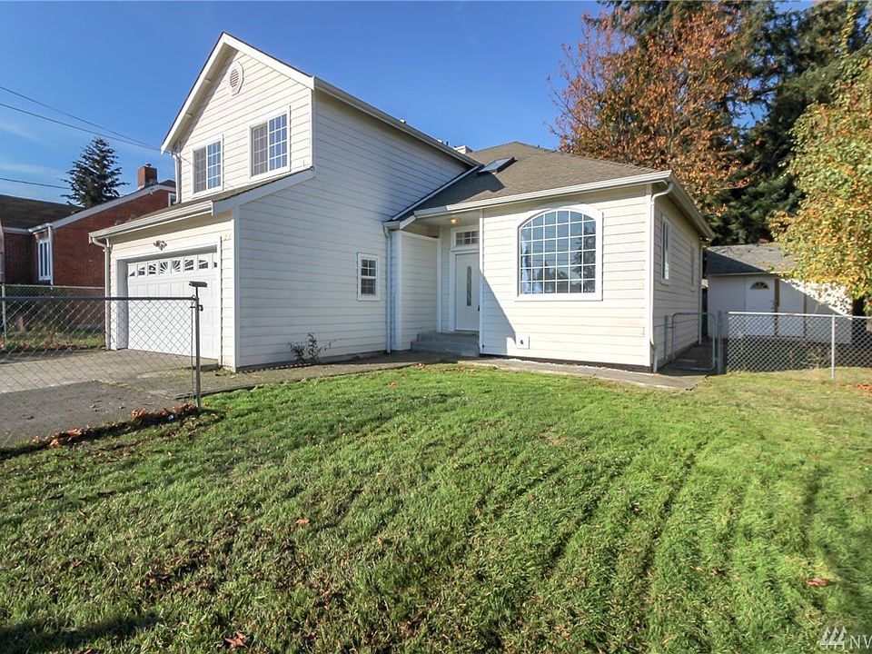 1st image of 3218 S 152nd St