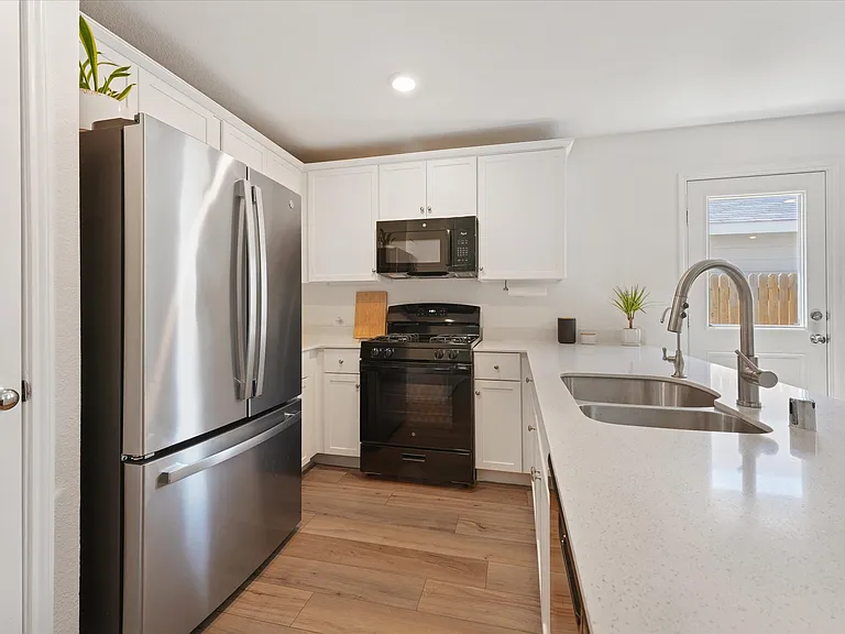 2403 Hesperus Ave — Photo 8