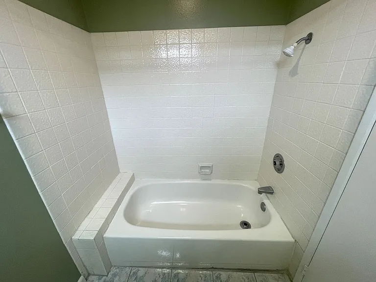 7100 Balboa Blvd #104 — Photo 13