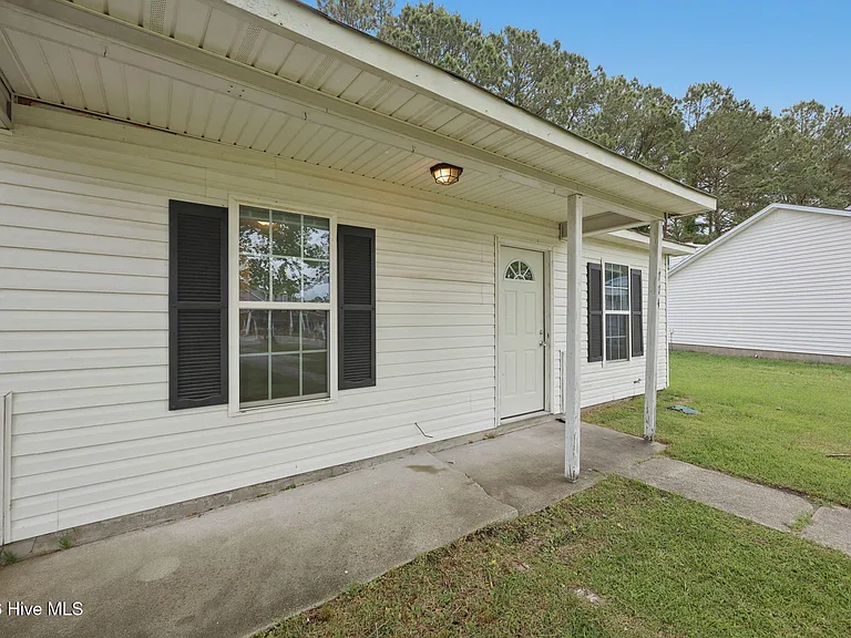 774 Pinewood Dr — Photo 3