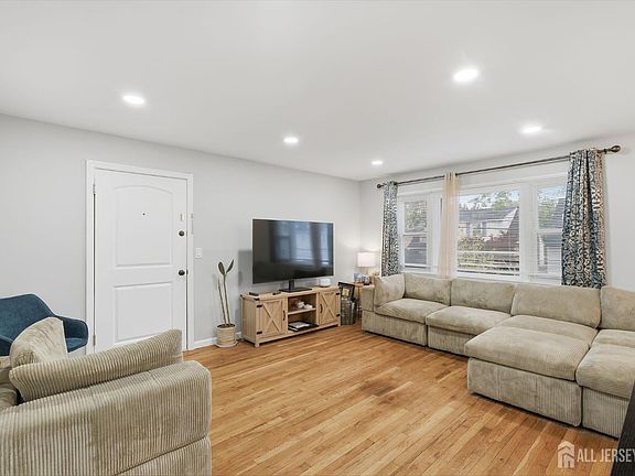 2nd image of 157 Baltimore Ave