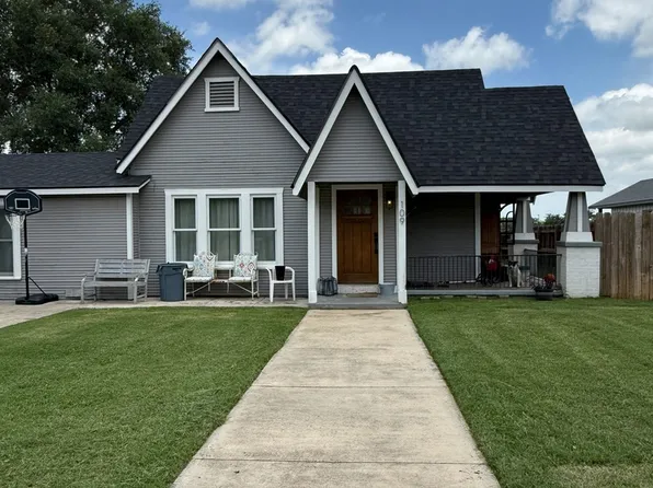 109 E MAYER ST, Stockdale, TX 78160