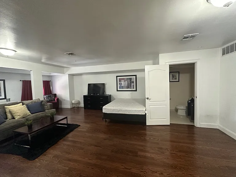 9033 Wall St #5 — Photo 40