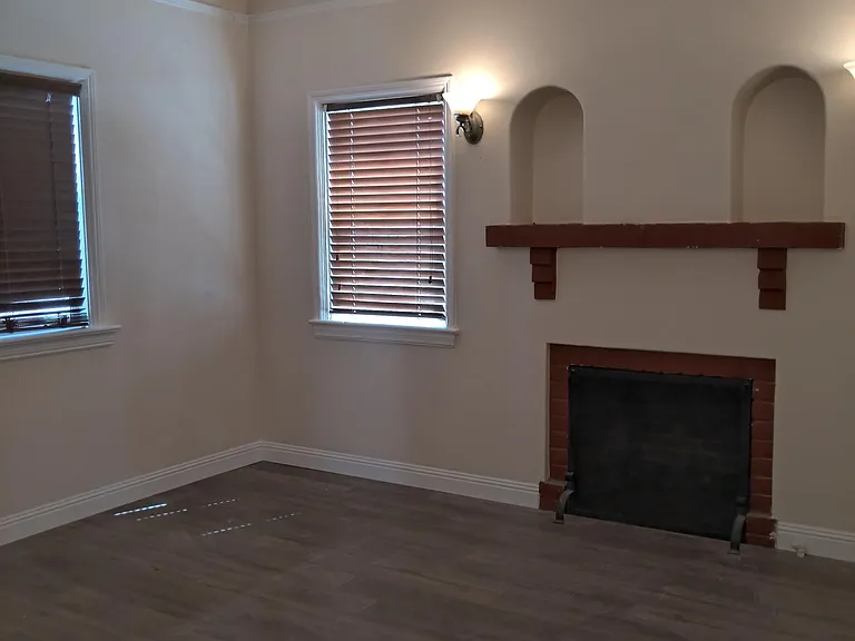 1321 E Mabel St — Photo 36