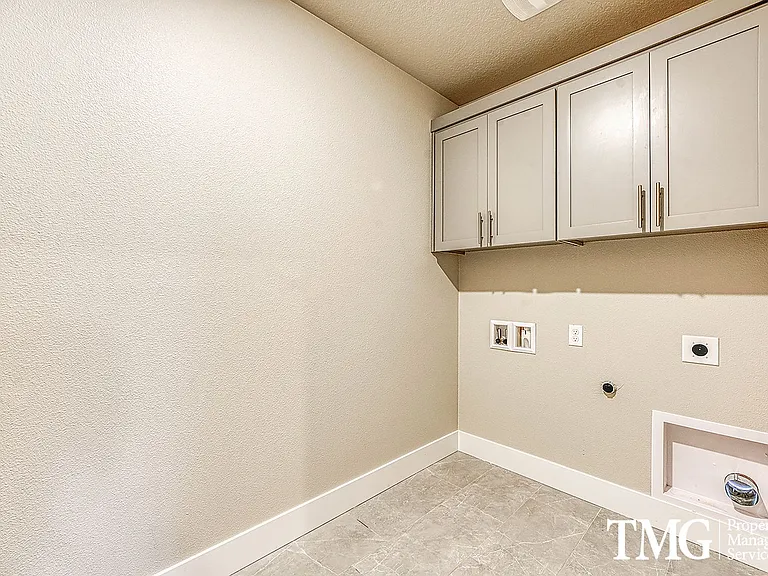 2519 NE 85th Cir — Photo 16