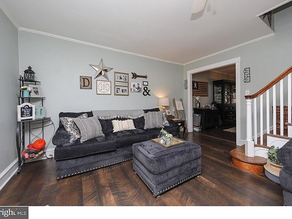 5th image of 552 Parker Ave