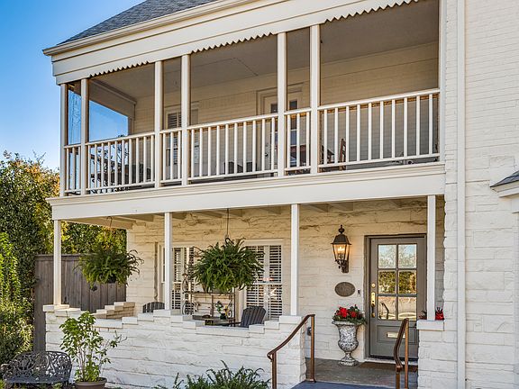 3rd image of 3105 Mockingbird Ln