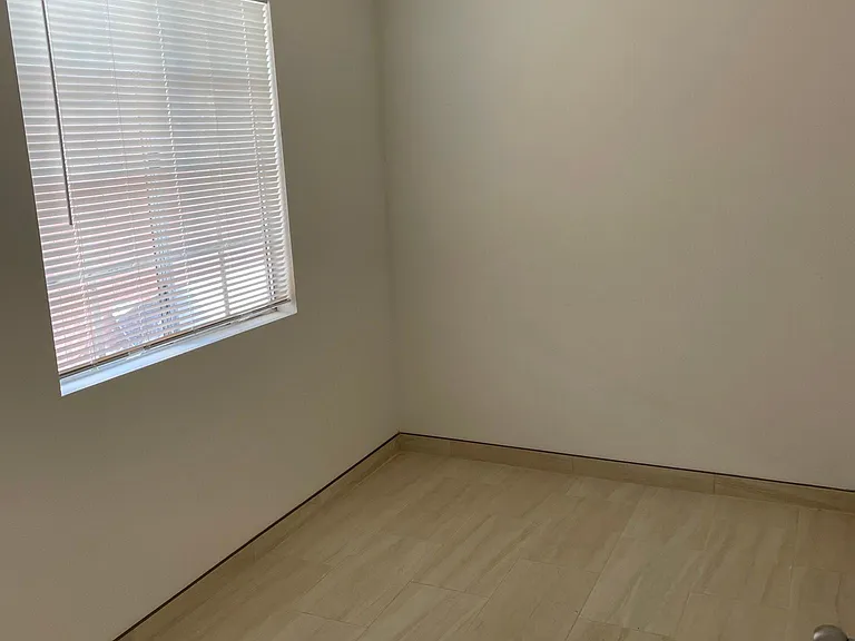 114 W B St — Photo 7