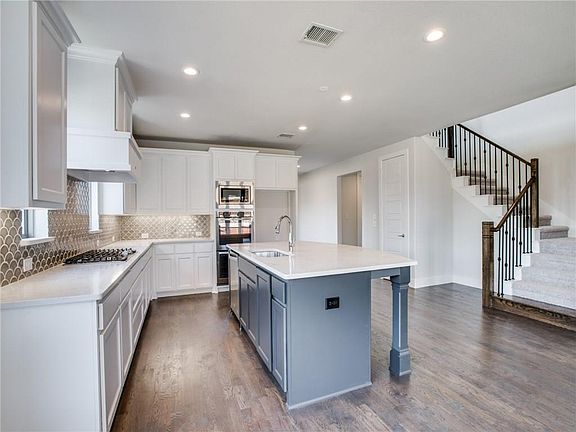 3rd image of 14208 Gatewood Ln