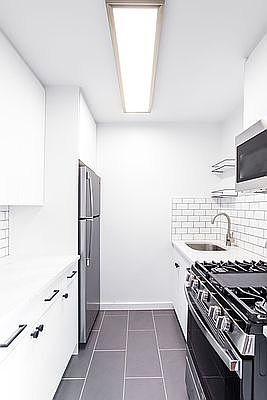 3rd image of 60 Henry St APT 7E