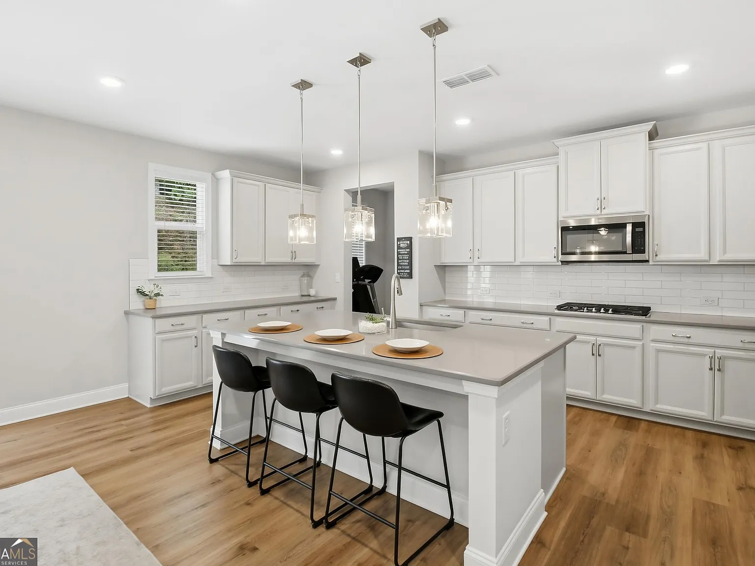4 bed, 3.0 bath, 2930 sqft, $3,450 — Photo 4