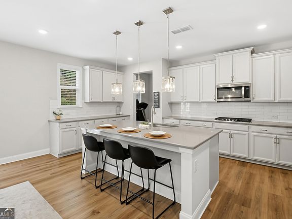 4th image of 3479 Jasmine Way SW