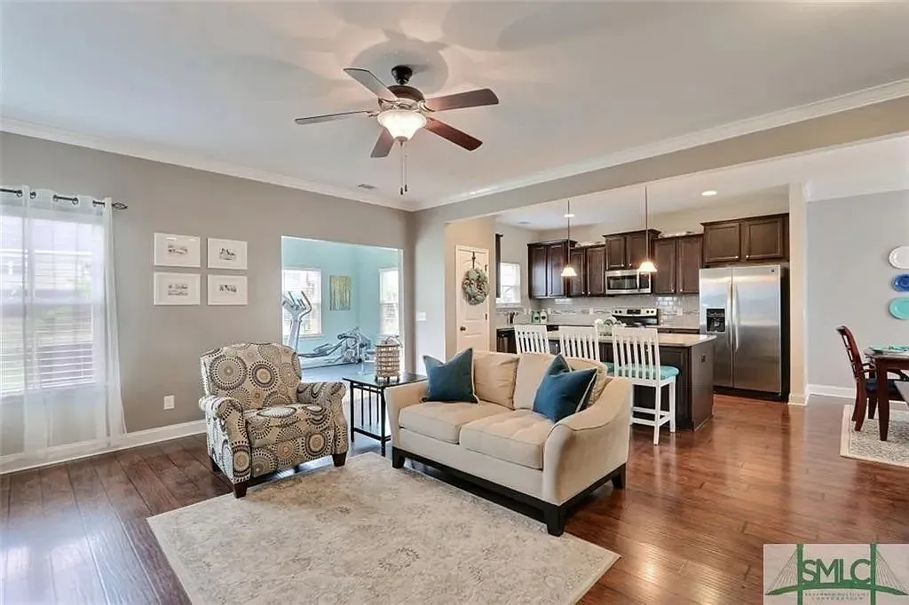 4 bed, 2856 sqft, $2,900 — Photo 4