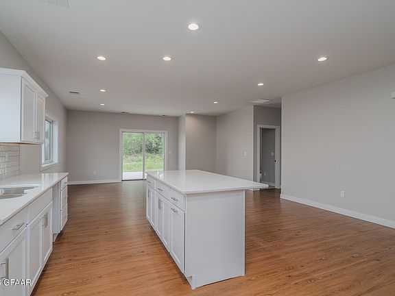 3rd image of 3077 45th Ave S